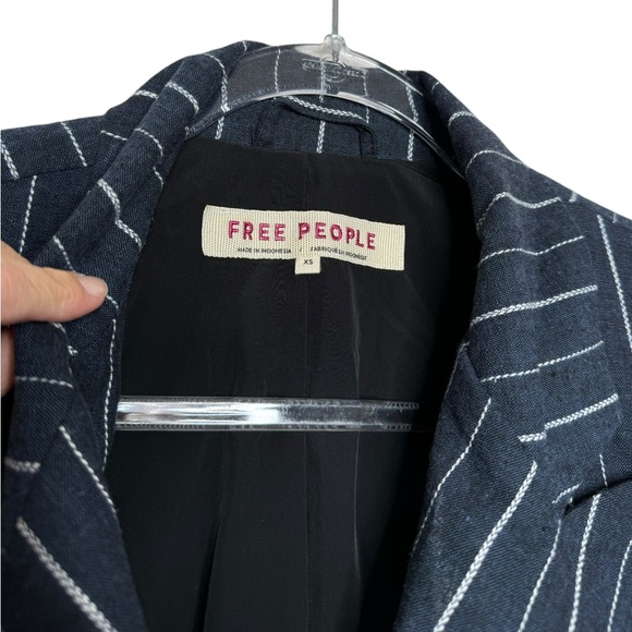 Free People | Ashby Double Breasted Blazer in Navy Pinstripe XS - Picture 5 of 10